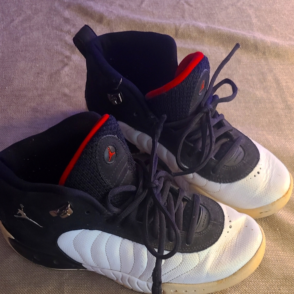 YORDAN JUMPMAN Red white shoes. For men.